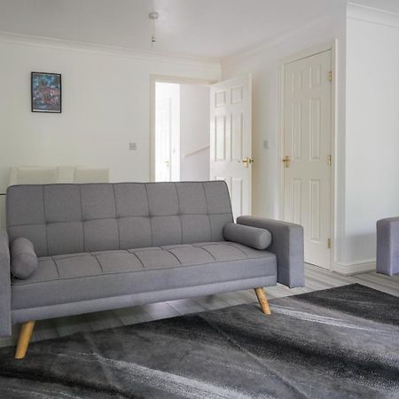 Maidstone Villa 3 Bedroom Free Sports Channels,Parking Sleeps 7 Exterior foto