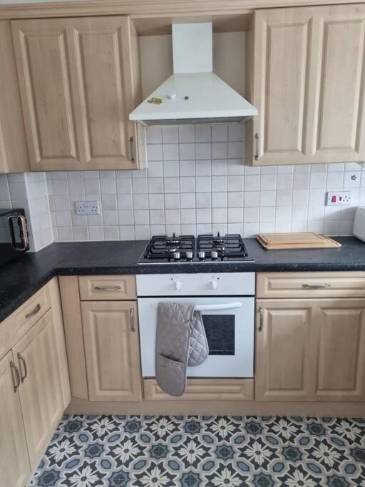 Maidstone Villa 3 Bedroom Free Sports Channels,Parking Sleeps 7 Exterior foto