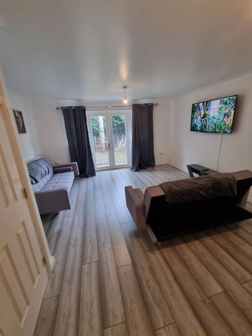 Maidstone Villa 3 Bedroom Free Sports Channels,Parking Sleeps 7 Exterior foto