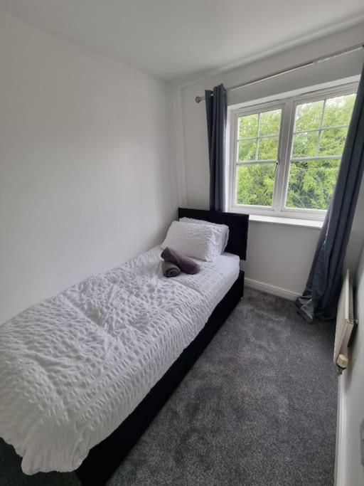 Maidstone Villa 3 Bedroom Free Sports Channels,Parking Sleeps 7 Exterior foto