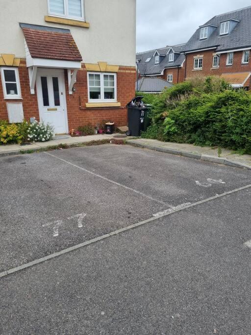 Maidstone Villa 3 Bedroom Free Sports Channels,Parking Sleeps 7 Exterior foto