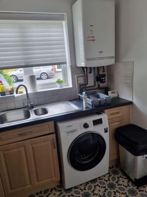 Maidstone Villa 3 Bedroom Free Sports Channels,Parking Sleeps 7 Exterior foto