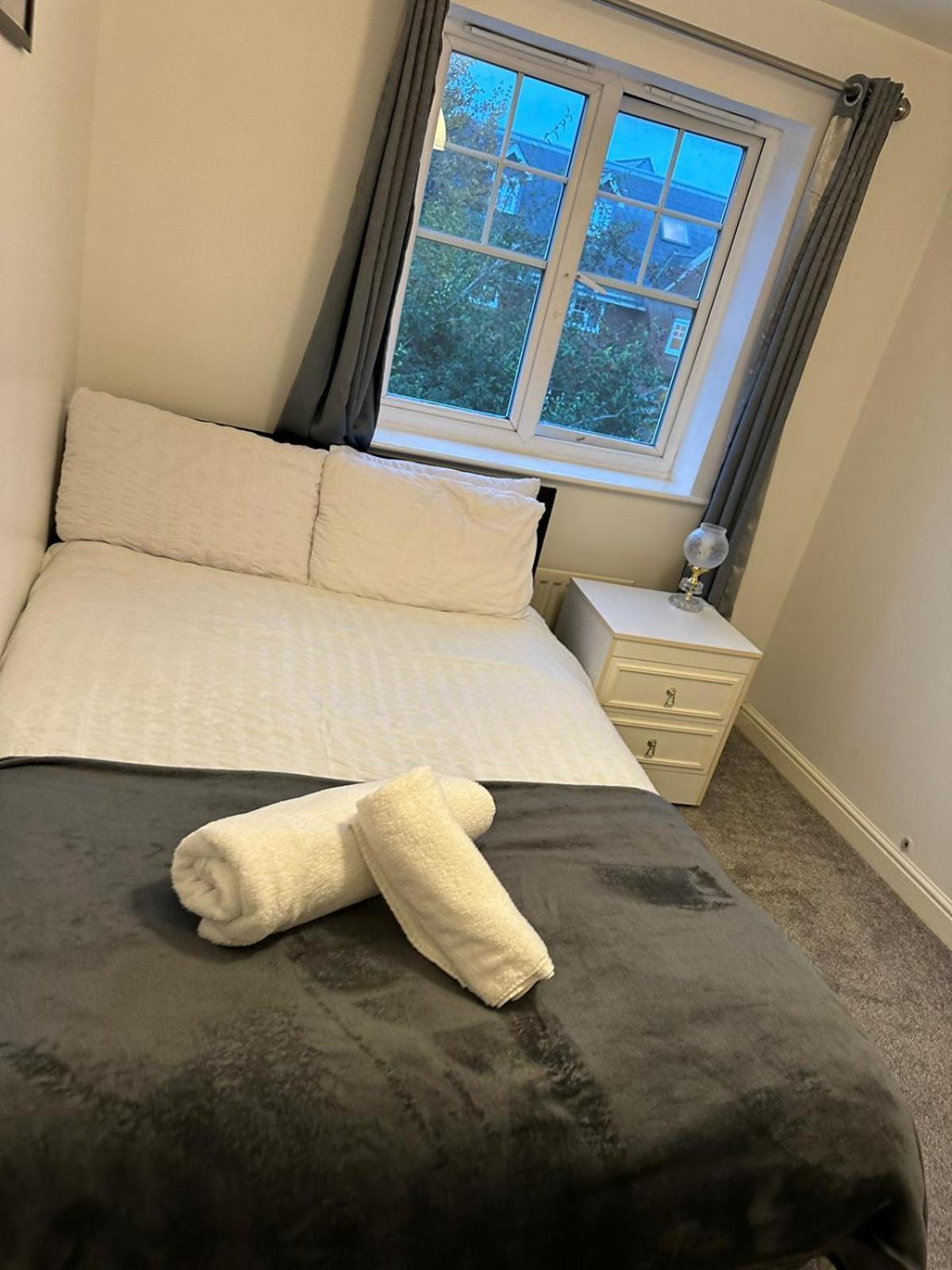 Maidstone Villa 3 Bedroom Free Sports Channels,Parking Sleeps 7 Exterior foto