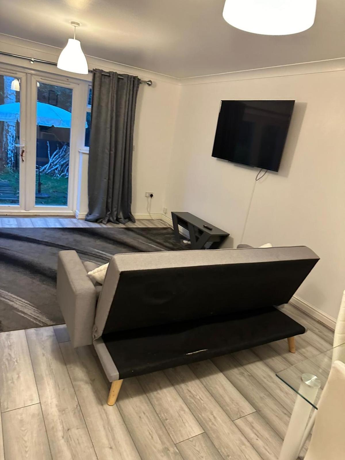 Maidstone Villa 3 Bedroom Free Sports Channels,Parking Sleeps 7 Exterior foto