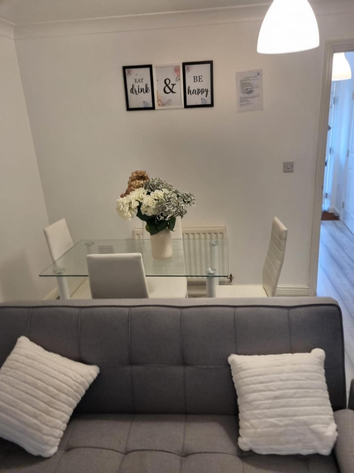 Maidstone Villa 3 Bedroom Free Sports Channels,Parking Sleeps 7 Exterior foto
