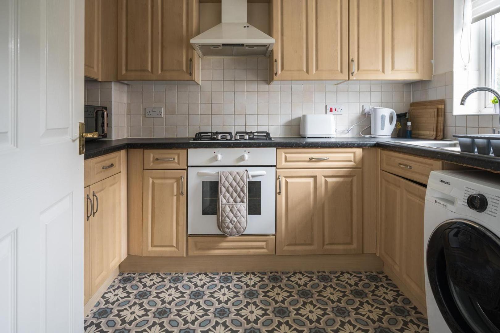 Maidstone Villa 3 Bedroom Free Sports Channels,Parking Sleeps 7 Exterior foto