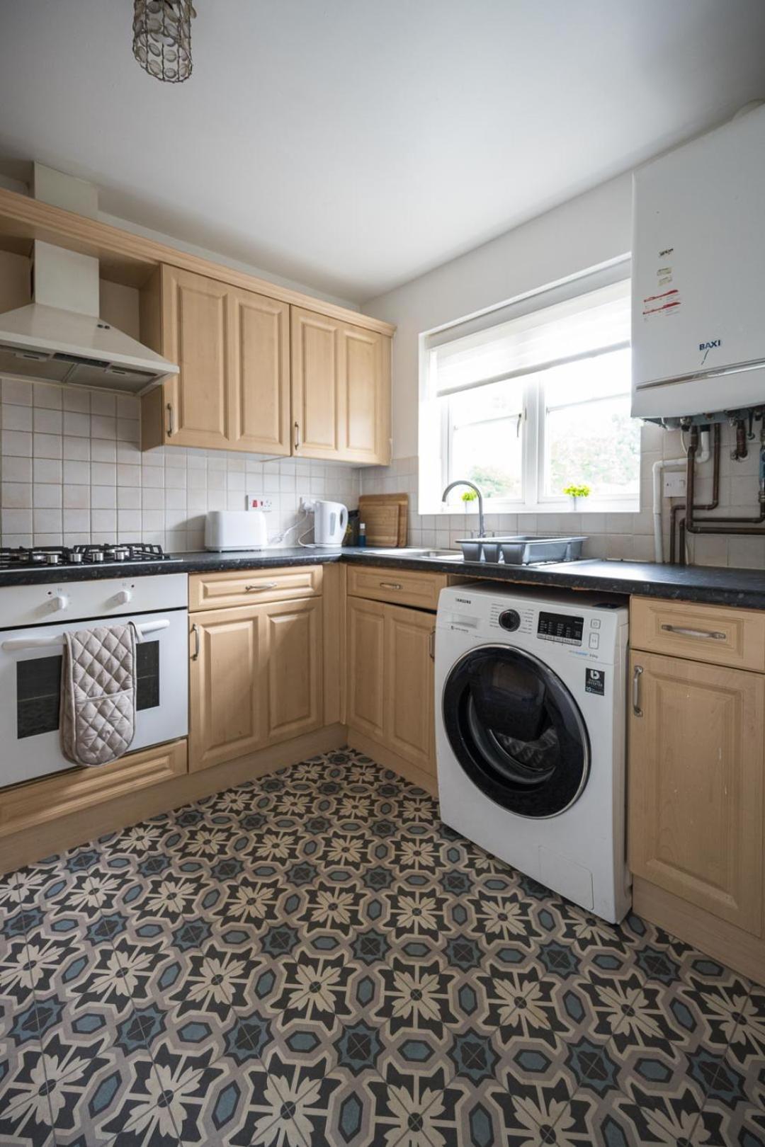 Maidstone Villa 3 Bedroom Free Sports Channels,Parking Sleeps 7 Exterior foto