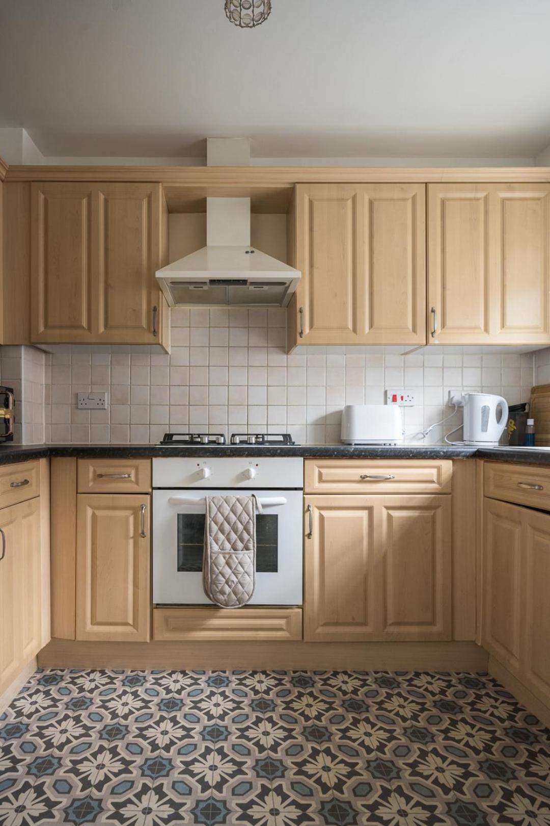 Maidstone Villa 3 Bedroom Free Sports Channels,Parking Sleeps 7 Exterior foto